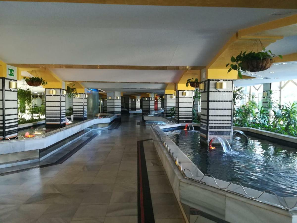 Parking Privado Benalbeach 贝纳尔马德纳 外观 照片