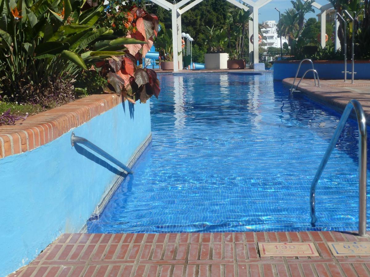 Parking Privado Benalbeach 贝纳尔马德纳 外观 照片
