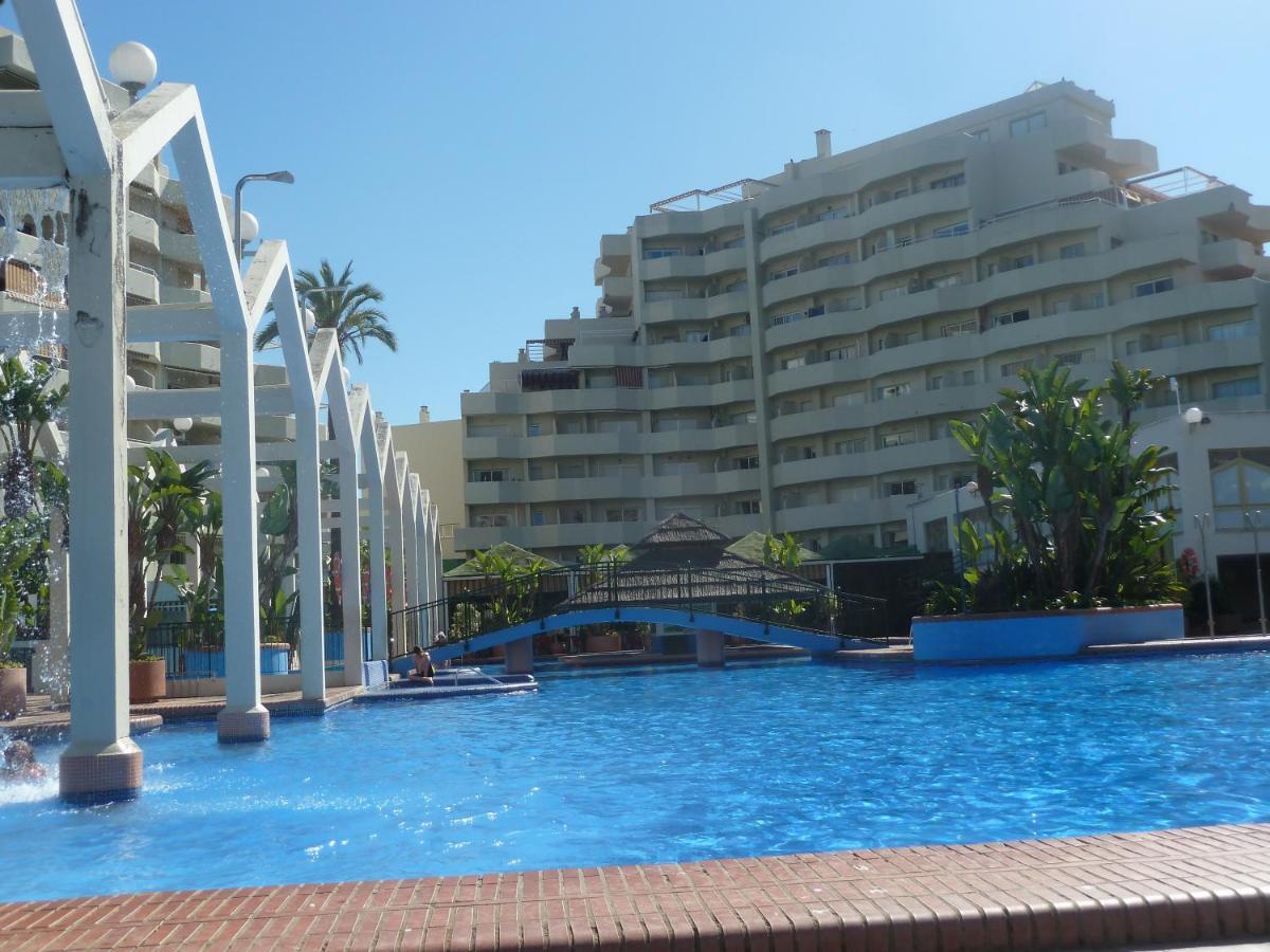 Parking Privado Benalbeach 贝纳尔马德纳 外观 照片
